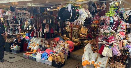 Strażnicy kontrolują Krupówki. "Skończyły się czasy upomnień, ostrzeżeń i napomnień"