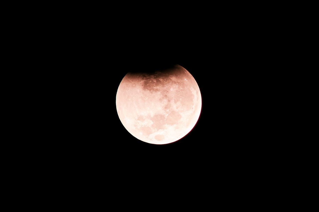 Zajmuje 15 proc. całego globu. Co skrywa wnętrze Księżyca?