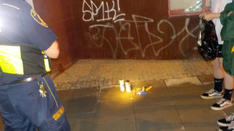Warszawa. Zniszczona elewacja budynku na Woli (fot. Straż Miejska)