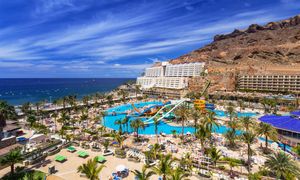 Dramatyczna akcja na basenie. Wyciągnęli z wody nieprzytomne dziecko