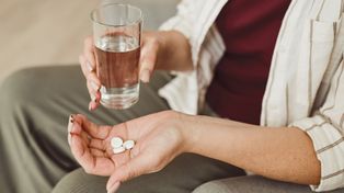 Fitohormony i suplementy na menopauzę. Co mogą wspierać, a czego nie zastąpią?