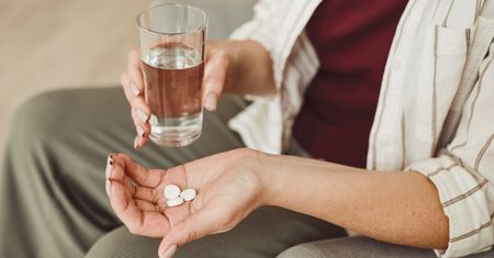 Fitohormony i suplementy na menopauzę. Co mogą wspierać, a czego nie zastąpią?
