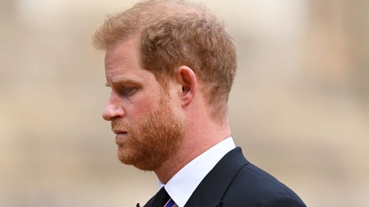 Przyjaciele odwracają się od księcia Harry'ego