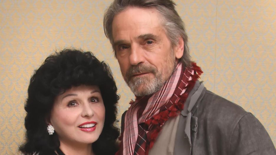 Yola Czaderska-Hayek i Jeremy Irons, 2023