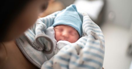 Była przerwa w dostawie prądu. Kobieta rodziła przy świetle latarki