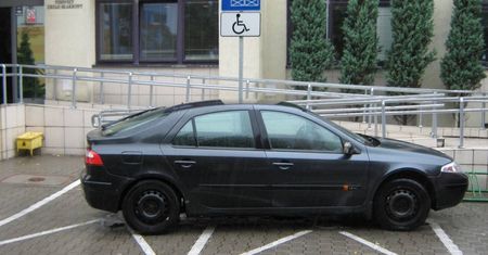 Chcesz zgłosić źle zaparkowane auto? Musisz podać swoje dane