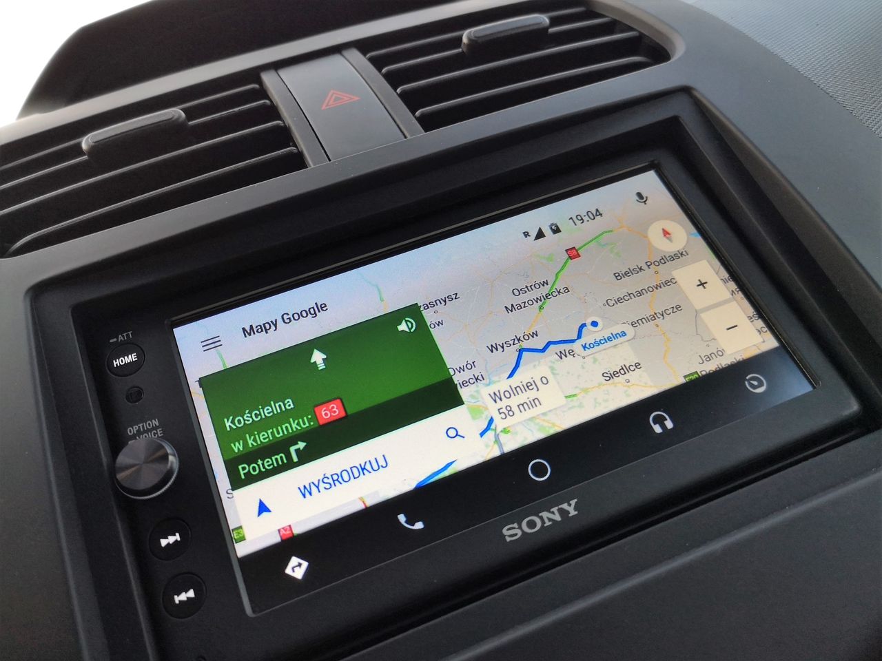 Sony XAV-AX100: sposób na Android Auto i Apple CarPlay w każdym samochodzie