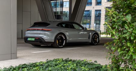 Test: Porsche Taycan Turbo S Sport Turismo – nieziemskie doznania z rodzinną nutą