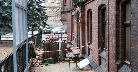 Runął balkon plebanii w Poznaniu. "Bogu niech będą dzięki"