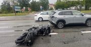 Warszawa: Kierujący motocyklem wjechał w tył auta. Porzucił maszynę i uciekł pieszo