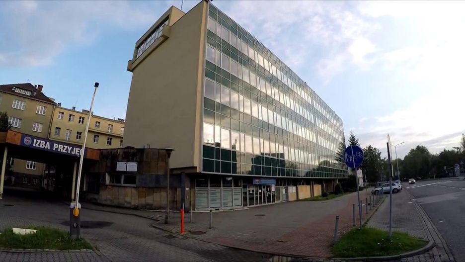 Katowice. Ochroniarz w szpitalu odesłał kobietę z zawałem.