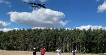 Tak ląduje amerykańska "maszyna śmierci". Wideo z Powidza obiegło sieć