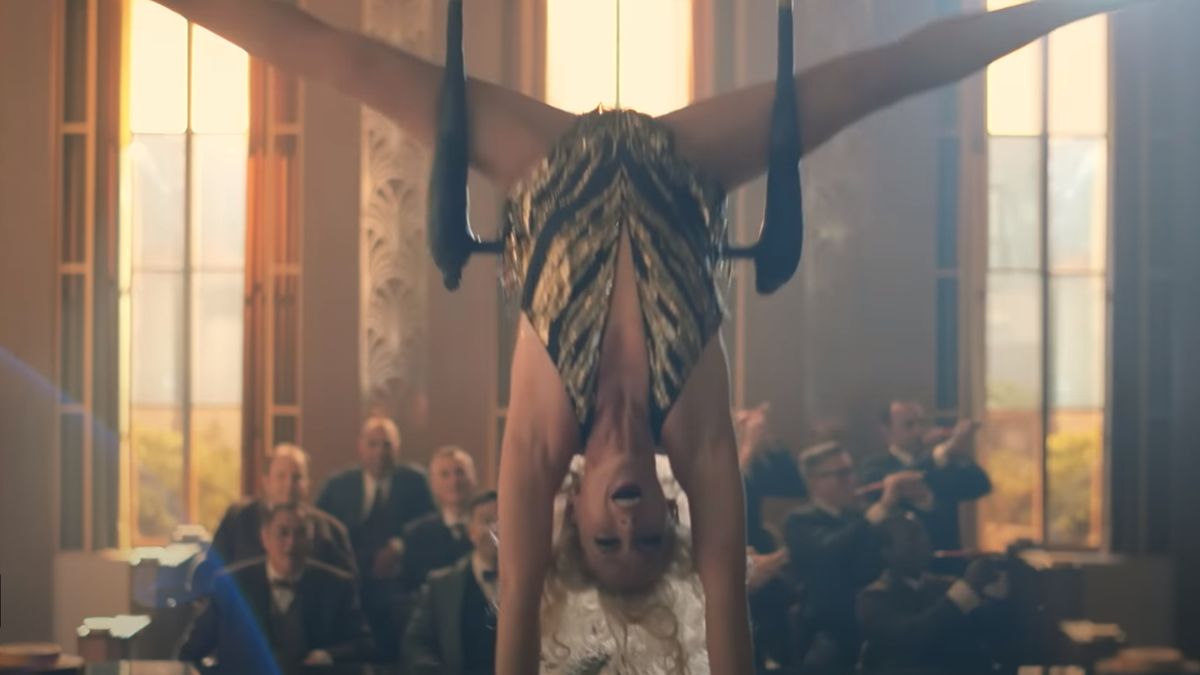 Kadr z serialu "Schmigadoon 2"