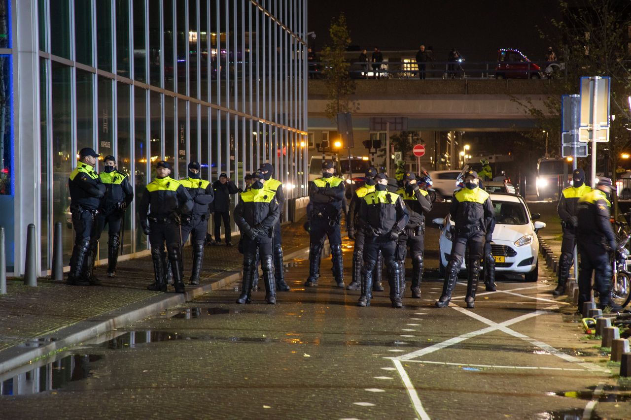 Holenderscy policjanci. Zdjęcie ilustracyjne