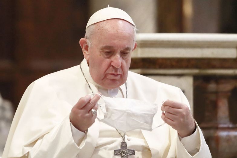 Papież Franciszek może mieć koronawirusa. Watykan na razie milczy