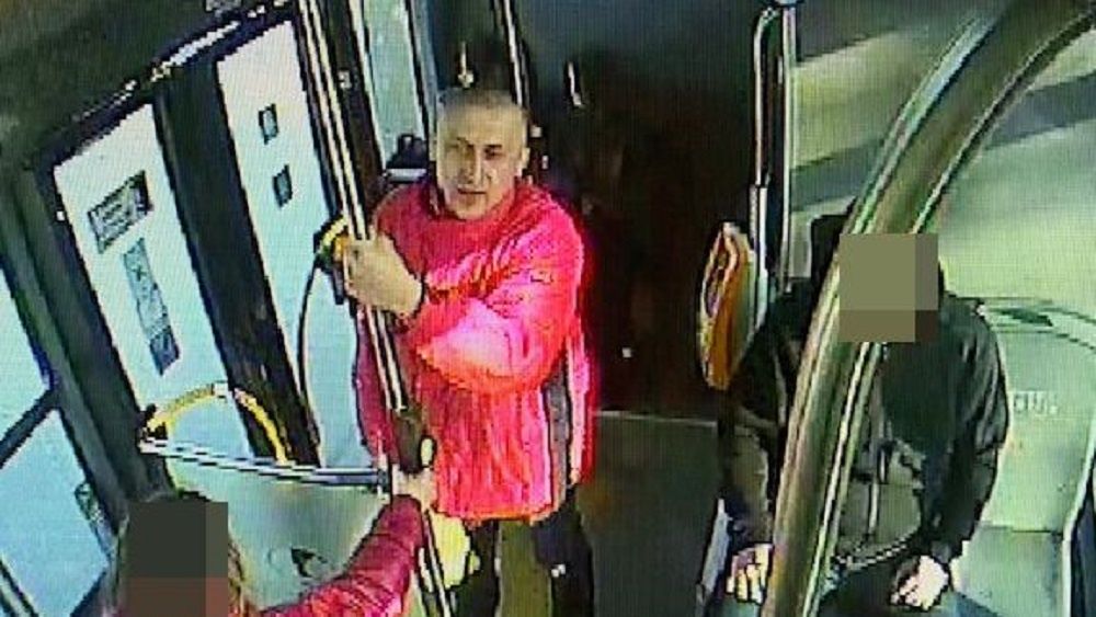 Pasażer zdewastował biletomat w autobusie komunikacji miejskiej