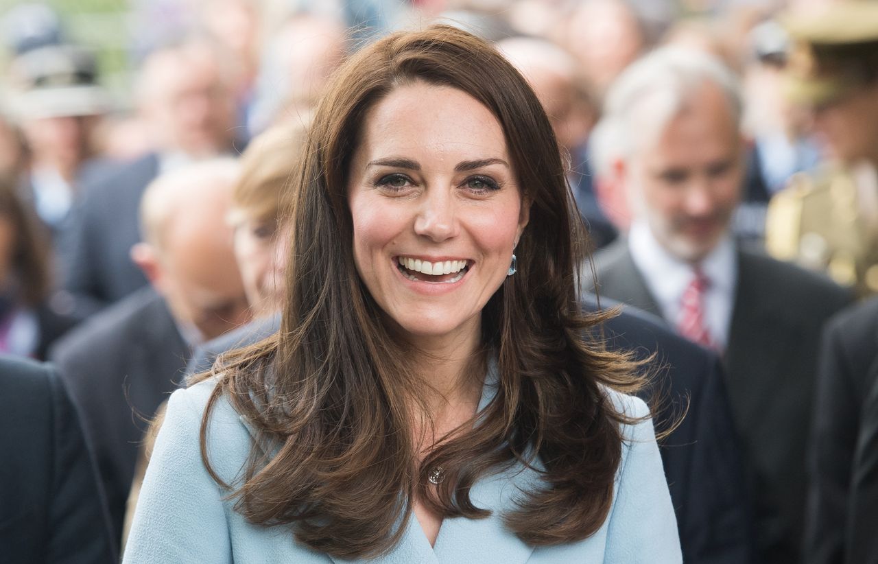 Kate Middleton w sukience z sieciówki. Podobne modele można kupić za mniej niż 200 złotych