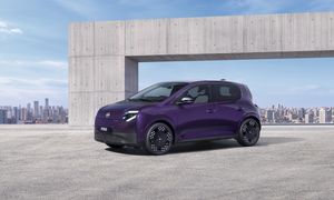 Nowy Nissan Pixo zmienił barwy. Teraz to elektryk z francuskimi korzeniami