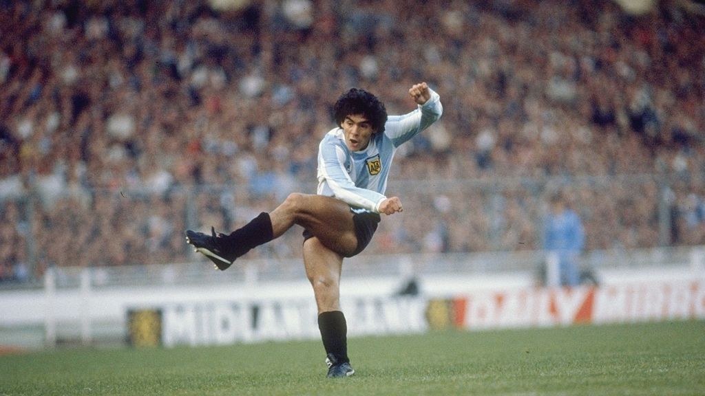 Diego Maradona of Argentina
1985:  Diego Maradona of Argentina in action during a match. \ Mandatory Credit: Allsport UK /Allsport
Getty Images