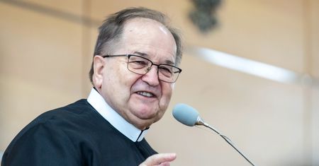 Rydzyk został pisarzem. Pisze "życiową" książkę