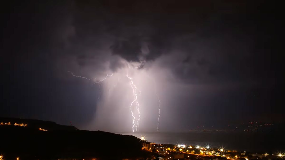 Burze w Turcji są w czerwcu wyjątkowo intensywne.