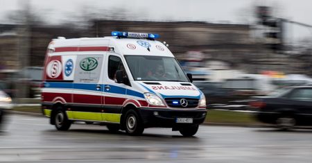 Wybuch w samochodzie w Libiążu. 22-latek trafił do szpitala