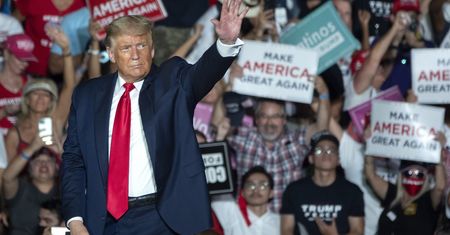 Nagle zaczął tańczyć. Nagranie z Trumpem jest hitem