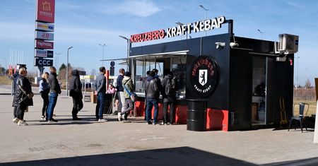 Kebab Chajzera otwarty w Lublinie, ale sam Chajzer nie był na otwarciu. Pierwsi klienci rozczarowani [ZDJĘCIA]