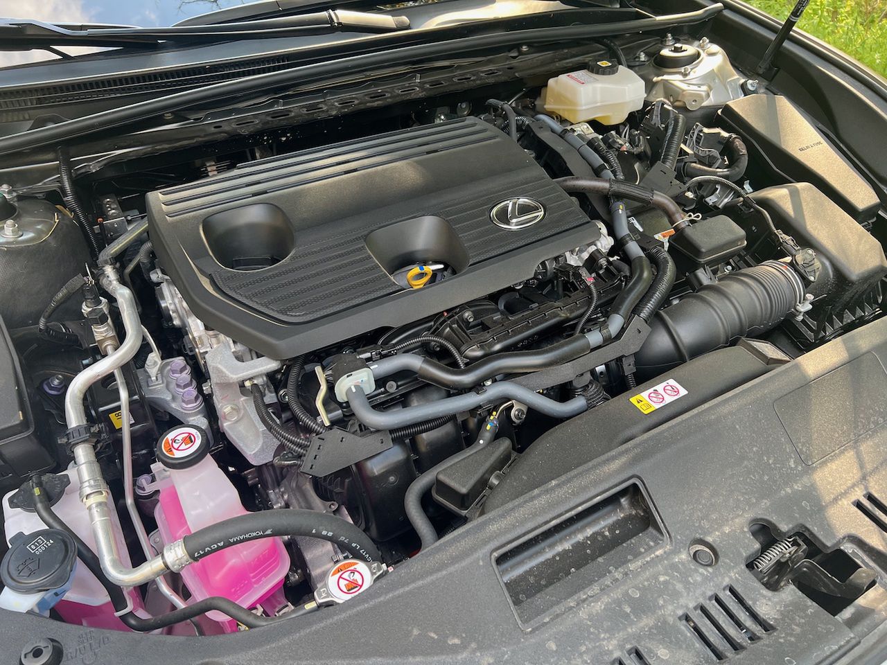 Lexus ES 300h korzysta z klasycznej hybrydy