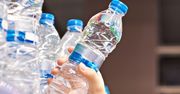 To najlepsza woda z Biedronki. Dietetyk wskazał konkretną markę