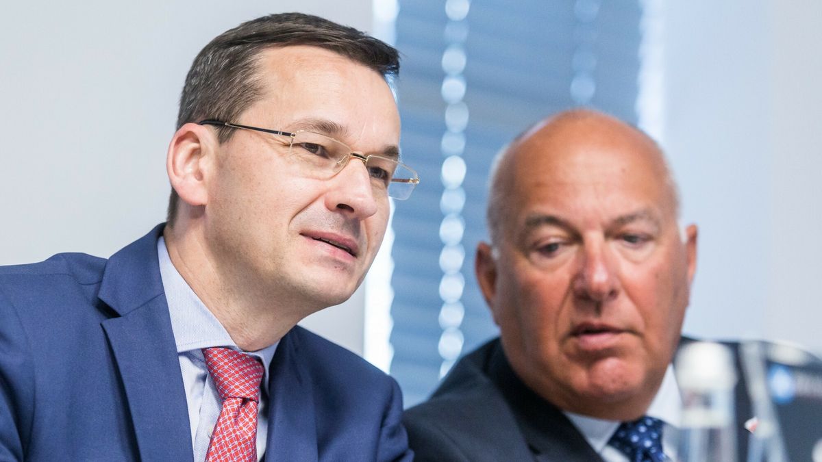 Mateusz Morawiecki otworzy? centrum cyberbezpiecze?stwa IBM19.06.2017 Wroclaw Otwarcie europejskiego centrum IBM X-Force Command Center na kampusie IBM we Wroclawiu n/z Mateusz Morawiecki i Tadeusz Koscinski - Podsekretarz Stanu Ministerstwo Rozwoju fot. Krzysztof Kaniewski/REPORTERKrzysztof Kaniewski/REPORTER