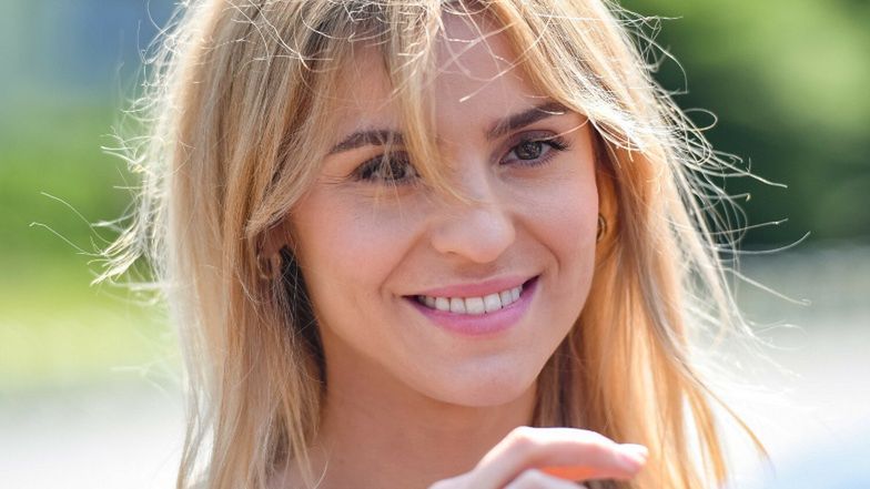 Katarzyna Tusk potwierdza ciążę, prezentując zdjęcia w luźnej sukience