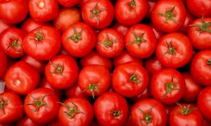 Przebadali pomidory malinowe z dyskontów. Oto tłumaczenie Biedronki