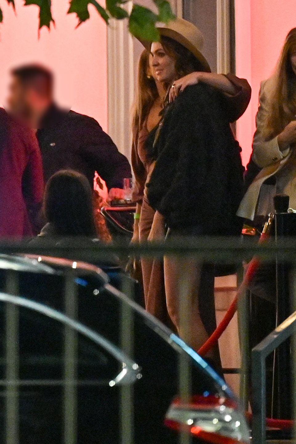 Anna Wendzikowska pod klubem nocnym