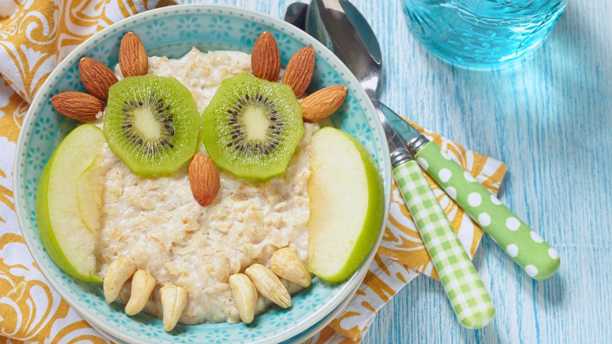 Kasza owsiana świetnie pasuje zarówno do śniadań, jak i obiadów.