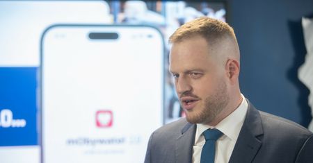 Problem z mObywatel 2.0 rozwiązany. Minister Cieszyński: poradziliśmy sobie