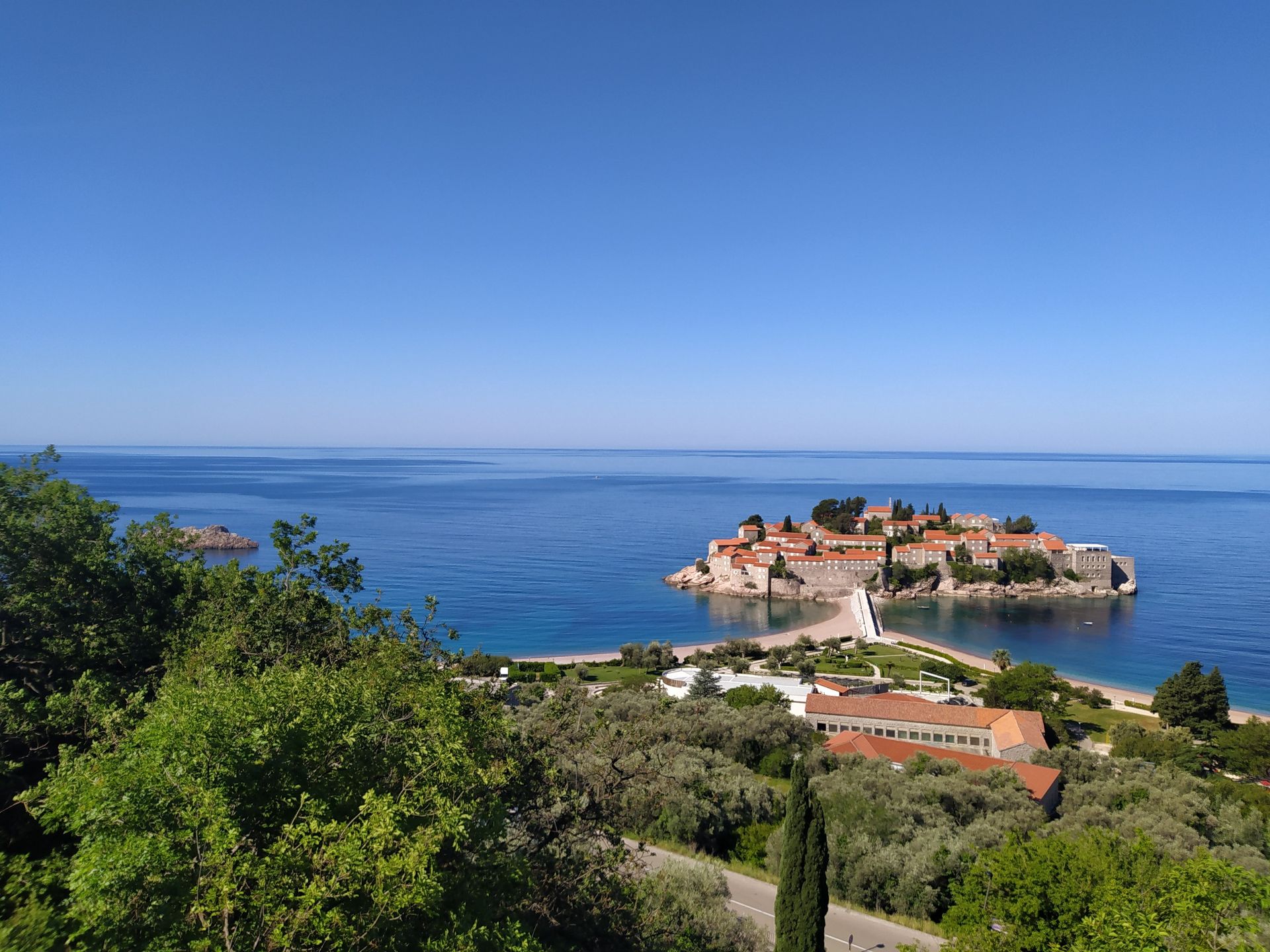 Sveti Stefan to jedno z najbardziej charakterystycznych miejsc w Czarnogórze