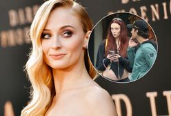 Paparazzi zrobili jej zdjęcie z ukrycia. Sophie Turner odsłoniła nagi ciążowy brzuch
