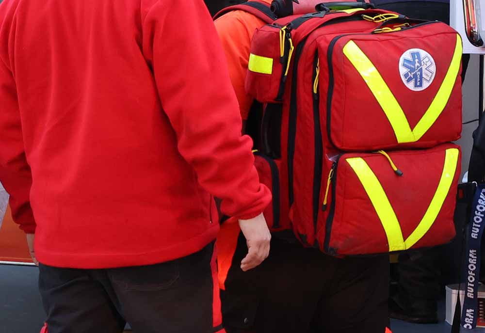 Wolsztyn: Nastolatek wypadł z okna, ranny trafił do szpitala