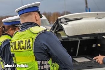 Policja sprawdza bagażnik. Kierowca ma tylko jedno zdanie na obronę