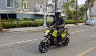 Najdziwniejszy nowy model na świecie. Honda Navi to pół motocykl, pół skuter. Na gaźniku