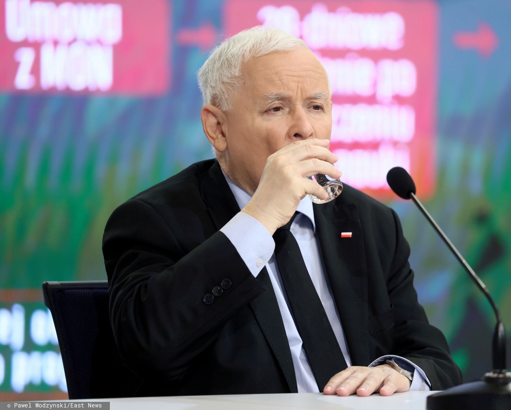 Jarosław Kaczyński na konferencji prasowej. Zaliczył kilka wpadek jednego dnia... 
