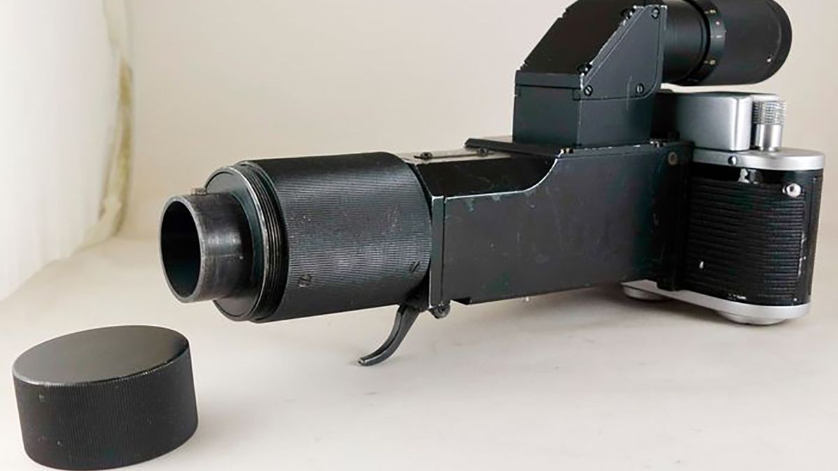 Podobno można nim robić zdjęcia "przez ścianę". Radziecki aparat szpiegowski na aukcji 1