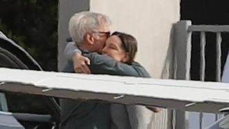 81-letni Harrison Ford przyuważony na czułościach z młodszą o ponad 20 lat ukochaną. Słodka para? (ZDJĘCIA)