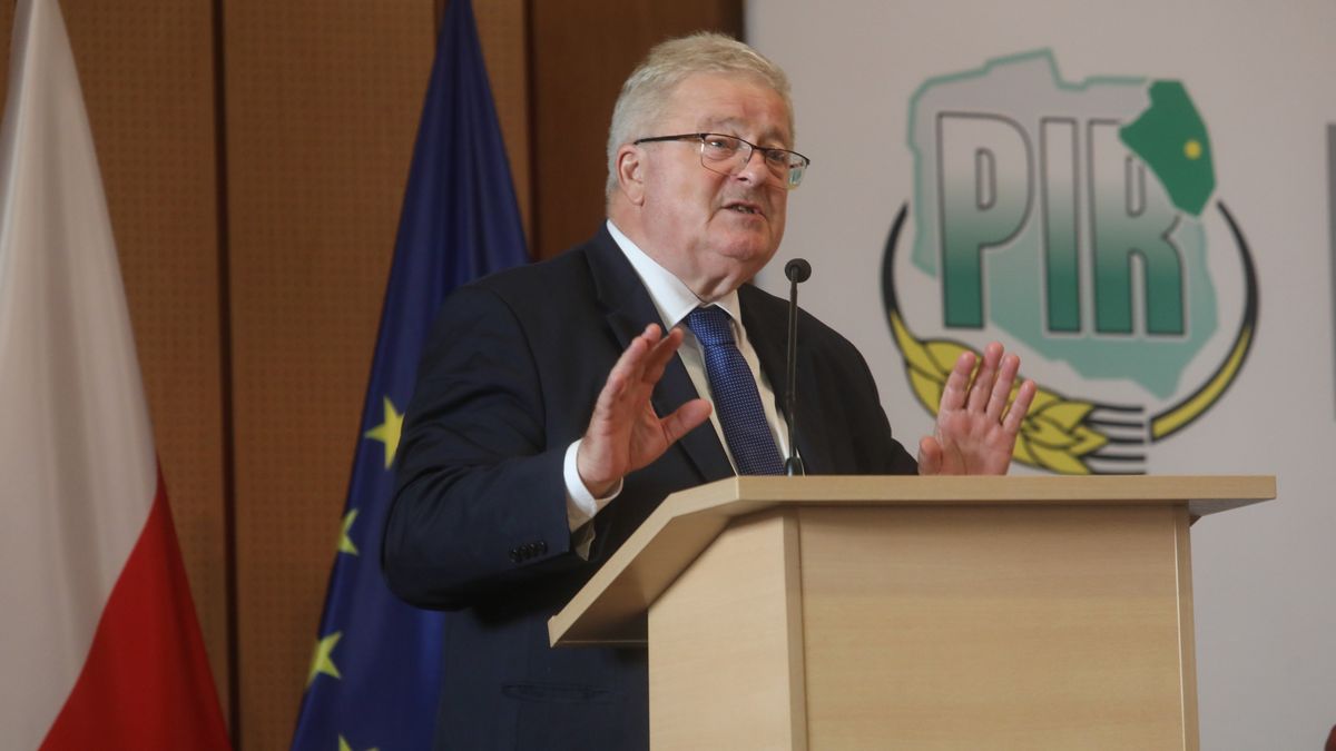 Minister rolnictwa i rozwoju wsi Czesław Siekierski