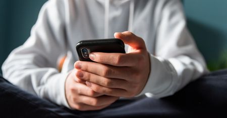 Zabrali mu smartfona. 15-latek trafił do szpitala z objawami głodu narkotykowego