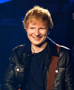 Ed Sheeran udzielał wywiadu, gdy zadzwonił telefon. Miny dziennikarzy bezcenne