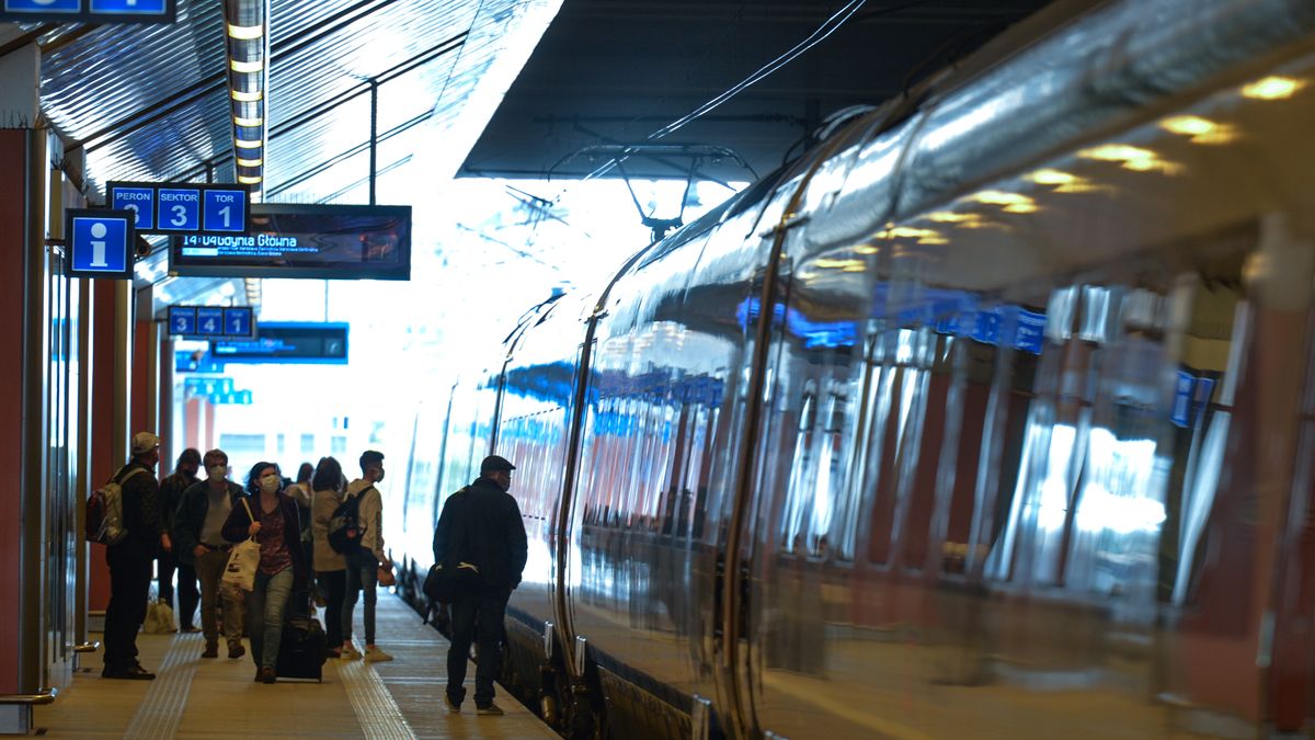 Passangers wait to get on the train at Krakow central train station.
Polish national railway operator PKP Intercity has restored the high-speed traffic. The first Pendolino trains returned to the tracks today after a two-month suspension. However, only the Krakow  Warsaw  Gdynia route is served at the moment.
On Friday, May 22, 2020, Krakow, Lesser Poland Voivodeship, Poland (Photo by Artur Widak/NurPhoto via Getty Images)