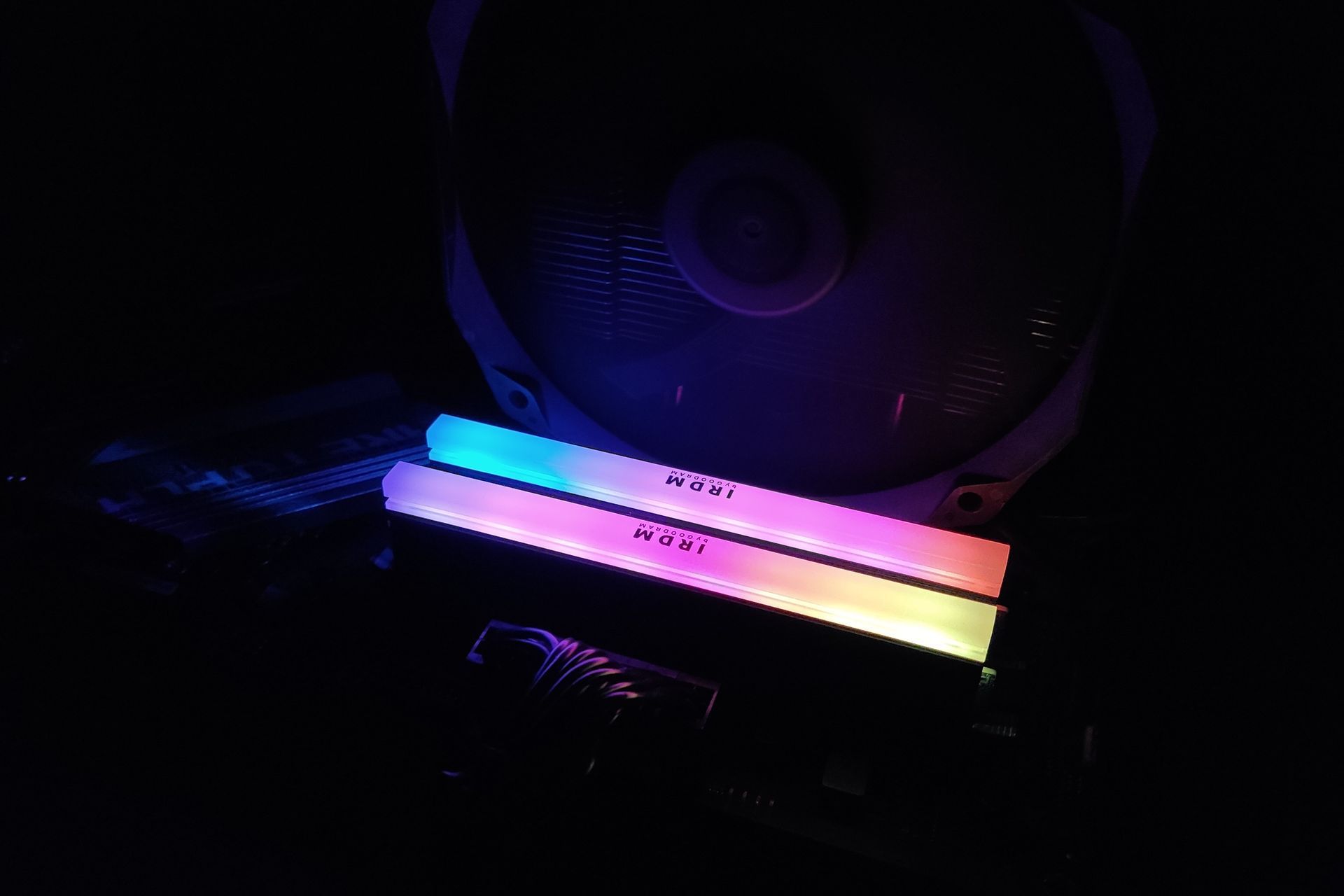 GOODRAM IRDM RGB DDR4 - podświetlenie RGB LED