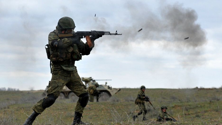 arch16
TOPSHOTS  Russian military troops take part in a military drill on Sernovodsky polygon close to the Chechnya border, some 260 km from south Russian city of Stavropol, on March 19, 2015. About 500 soldiers take part in the military exercises until March 20. AFP PHOTO / SERGEY VENYAVSKY
SERGEY VENYAVSKY